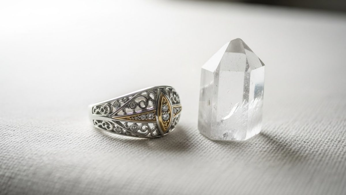 心を浄化してくれるような輝きを持つ指輪
